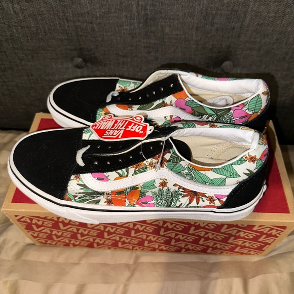 Vans - Picture 2 of 4